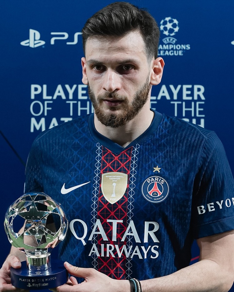 九游体育平台-超强个人能力打进1球！官方：K77当选2-0战胜利物浦全场最佳球员